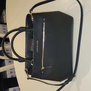 Black leather Michael Kors handbag/shoulder bag